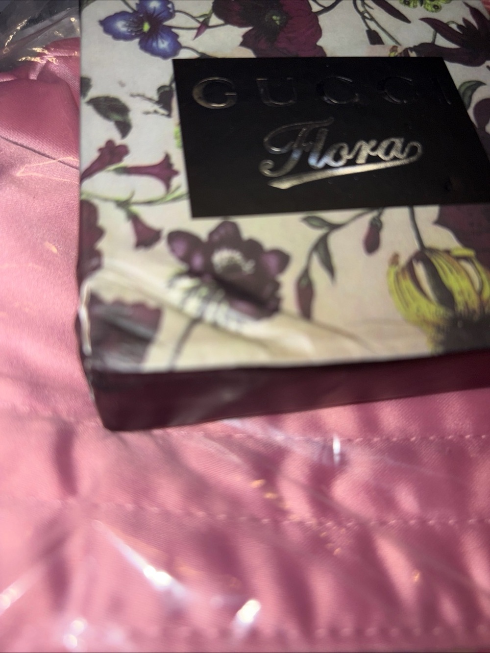 Gucci Beauty Satin Pouch in Dusty Rose with Gold Gucci Flora double Mirror